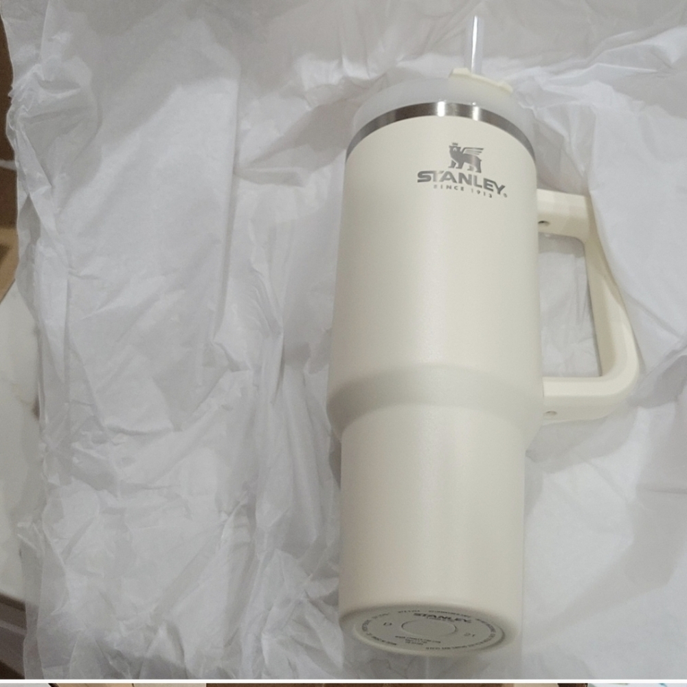 Brand new still in box cream stanley 40oz tumbler
